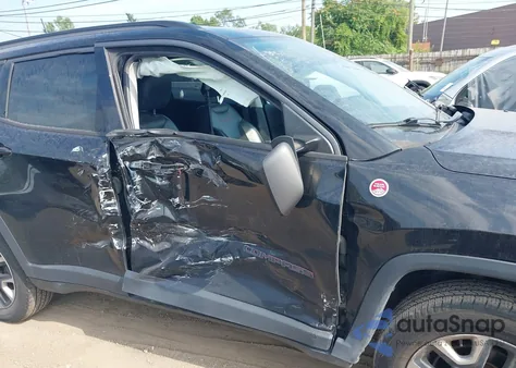 2018 Jeep Compass Trailhawk 4X4 z USA, uszkodzony, nr VIN 3C4NJDDB0JT129673